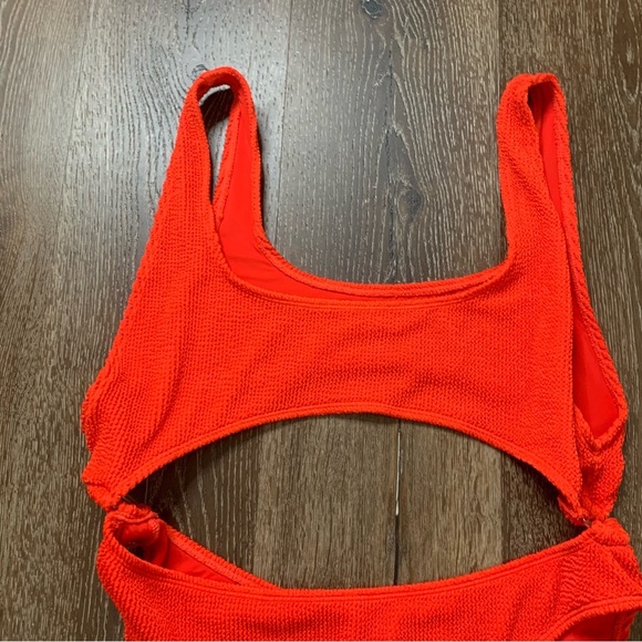 Good American womens red textured monokini swimsuit in bright poppy 5/6 - Picture 5 of 11